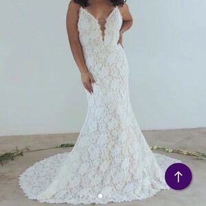 Never Worn Lace Deep V Wedding Gown